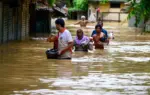 অতি ভারি বর্ষণ ও বন্যার শঙ্কা জানিয়েছে আবহাওয়া অফিস।