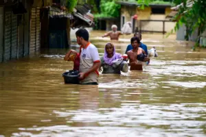 অতি ভারি বর্ষণ ও বন্যার শঙ্কা জানিয়েছে আবহাওয়া অফিস।