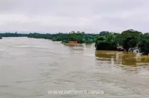এই বর্ষণে চট্টগ্রাম, কক্সবাজার ও তিন পার্বত্য জেলায় পাহাড়ধসের আশঙ্কা রয়েছে।