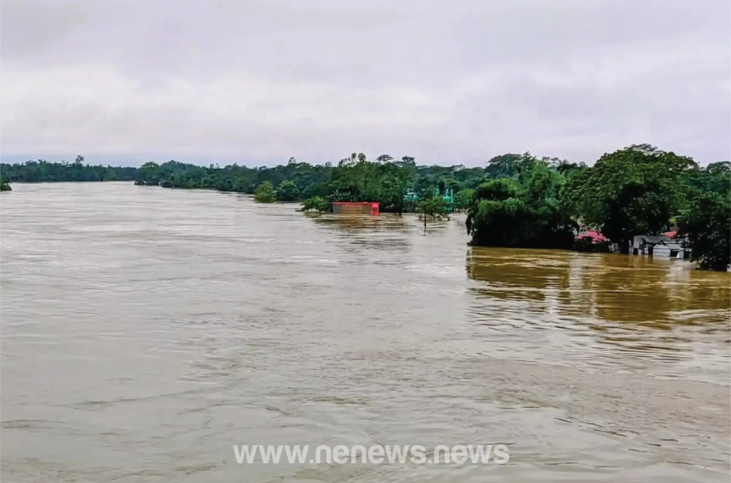 এই বর্ষণে চট্টগ্রাম, কক্সবাজার ও তিন পার্বত্য জেলায় পাহাড়ধসের আশঙ্কা রয়েছে।