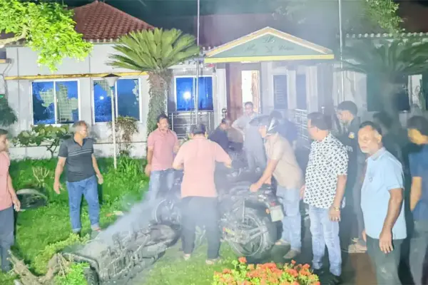জাতীয় পার্টির চেয়ারম্যান জিএম কাদেরের বাসায় হামলার ঘটনা ঘটেছে।