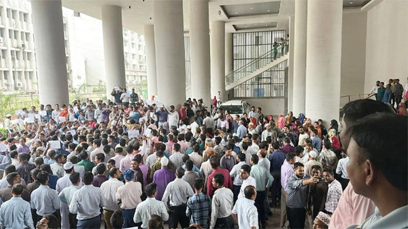 Public Gather on Sochibaloy Office