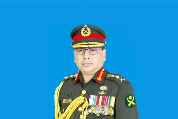 বাংলাদেশ সেনাবাহিনী প্রধান জেনারেল ওয়াকার-উজ-জামান।