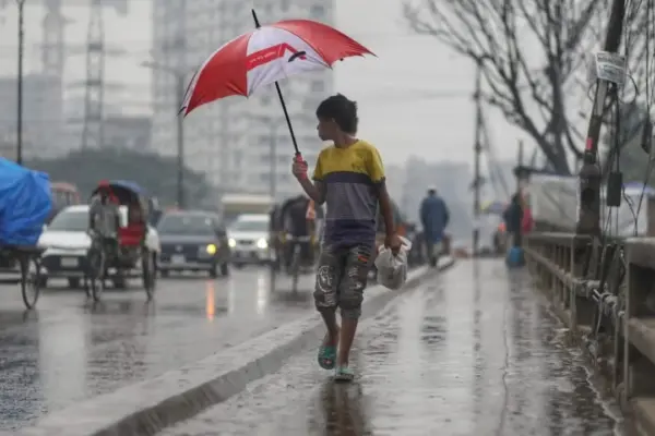 আর কত দিন থাকবে বৃষ্টি? টানা দুই দিন ধরে বৃষ্টি হচ্ছে দেশের বিভিন্ন এলাকায়।