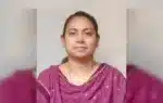 এক নারী আইনজীবীকে আটক করে পুলিশে দেওয়া হয়েছে।