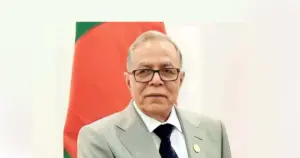 ব্যাংকক থেকে চিকিৎসা নিয়ে দেশে ফিরেছেন সাবেক রাষ্ট্রপতি আবদুল হামিদ । শাহজালাল আন্তর্জাতিক বিমানবন্দরে বিমান থেকে নেমে দেশে ফিরে অনেক প্রশ্নের জন্ম দিয়েছেন তিনি৷