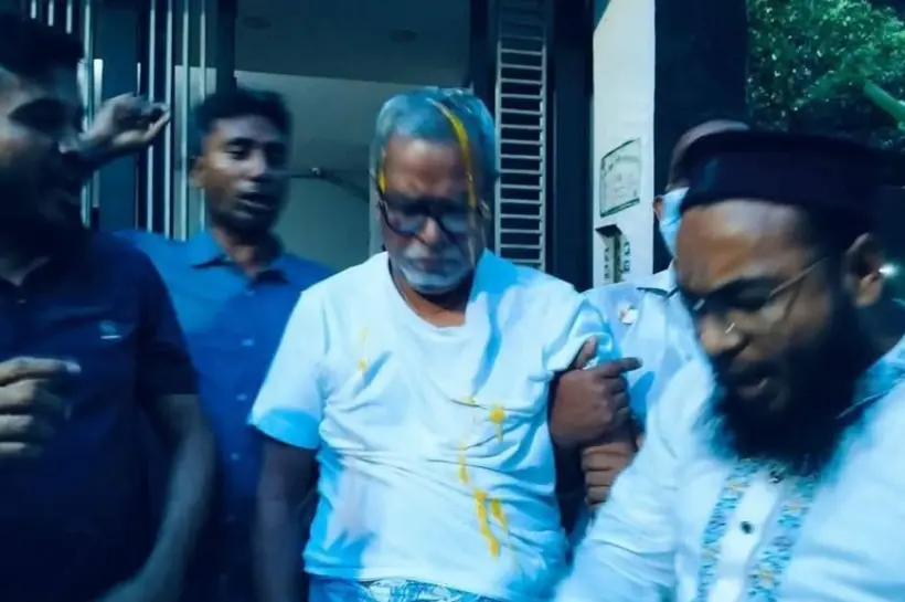 বিএনপির এ ধরনের 'মব সন্ত্রাসের' সাথে জড়িত হওয়ার ঘটনা নতুন আলোচনার জন্ম দিয়েছে।