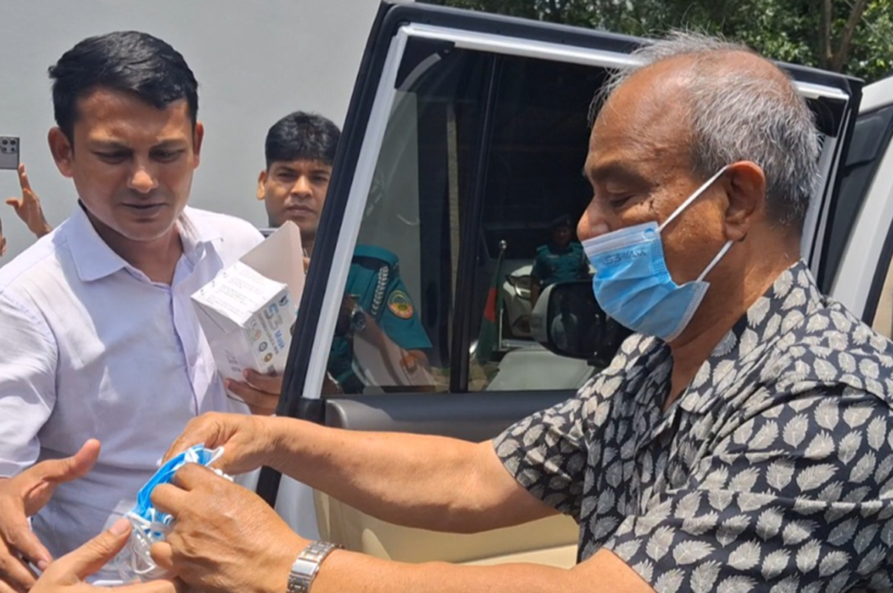 স্বরাষ্ট্র উপদেষ্টা মো. জাহাঙ্গীর আলম চৌধুরী বলেছেন, তারেক রহমানের দেশে ফিরতে বাধা নেই।