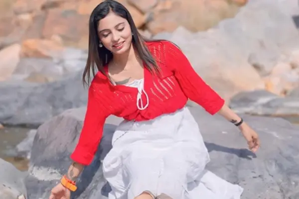 নিখোঁজের দুইদিন পর শীতল নামের এক মডেলের ক্ষতবিক্ষত মরদেহ উদ্ধার করেছে পুলিশ।