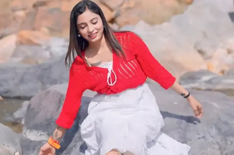 নিখোঁজের দুইদিন পর শীতল নামের এক মডেলের ক্ষতবিক্ষত মরদেহ উদ্ধার করেছে পুলিশ।