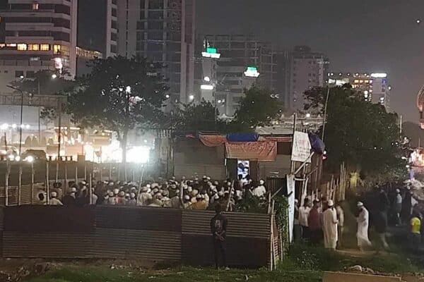 এবার মন্দির অপসারণের আল্টিমেটাম দিয়েছেন কথিত মুসল্লিরা।