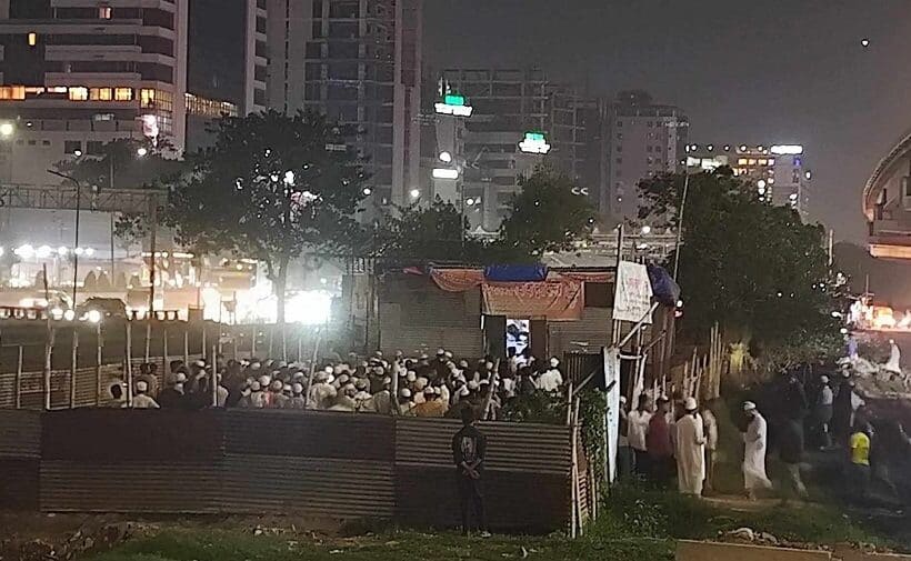 এবার মন্দির অপসারণের আল্টিমেটাম দিয়েছেন কথিত মুসল্লিরা।