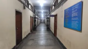 রবিবার দ্বিতীয় দিনের মতো ‘কমপ্লিট শাটডাউন’ কর্মসূচি পালন করছেন আন্দোলনরত জাতীয় রাজস্ব বোর্ডের কর্মকর্তা-কর্মচারীরা।