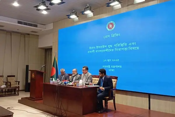 দূতাবাসে কর্মরতদের তেহরান থেকে নিরাপদ স্থানে সরে যাওয়ার নির্দেশনা দেওয়া হয়েছে বলেও জানান ভারপ্রাপ্ত পররাষ্ট্র সচিব।