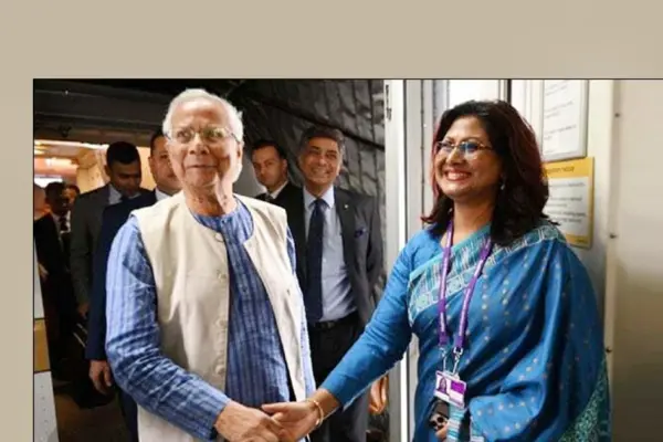 যুক্তরাজ্য সফরে বিতর্ক পিছু ছাড়ছে না ড. ইউনূসের যুক্তরাজ্য সফরে গিয়েছেন ডক্টর মুহম্মদ ইউনূস এবং তাকে গ্রহণ করতে এসেছেন বাংলাদেশ হাই কমিশনের কর্মকর্তারা