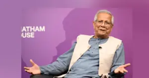 আওয়ামী লীগের কার্যক্রম গেজেটের মাধ্যমে সাময়িকভাবে নিষিদ্ধ হলেও অন্তবর্তী সরকারের প্রধান উপদেষ্টা ড. মুহাম্মদ ইউনূস বলেছেন, দলটিকে নিষিদ্ধ করা হয়নি।