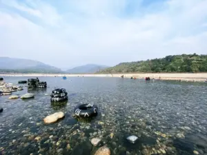 এমন বৈরি আবহাওয়ায় পর্যটকদের ঝুঁকি বিবেচনায় নিয়ে বন্ধ ঘোষণা করা হয়েছে একটি পর্যটনকেন্দ্র।
