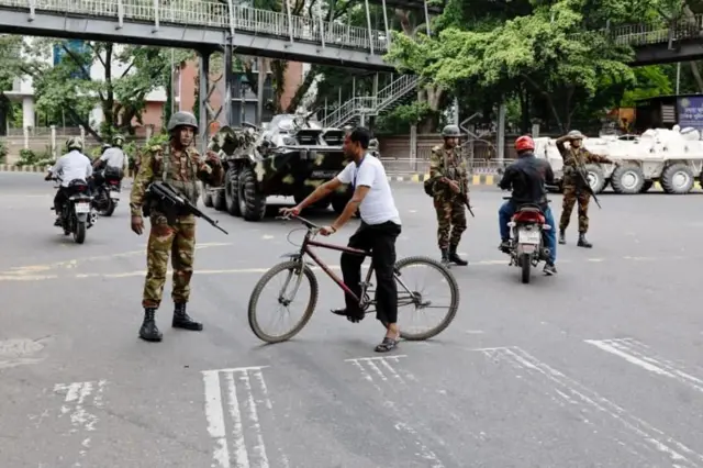 সেনাবাহিনীর কর্মকর্তাদের বিচারিক ক্ষমতা আরও ৬০ দিন বাড়িয়েছে অন্তর্বর্তী সরকার।