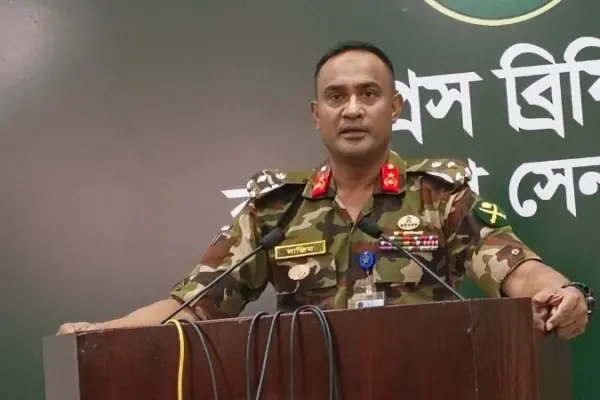 সাদিক নামে একজন মেজরকে হেফাজতে নিয়ে জিজ্ঞাসাবাদ করছে সেনাবাহিনী।