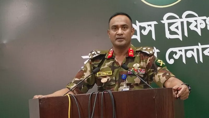 সাদিক নামে একজন মেজরকে হেফাজতে নিয়ে জিজ্ঞাসাবাদ করছে সেনাবাহিনী।