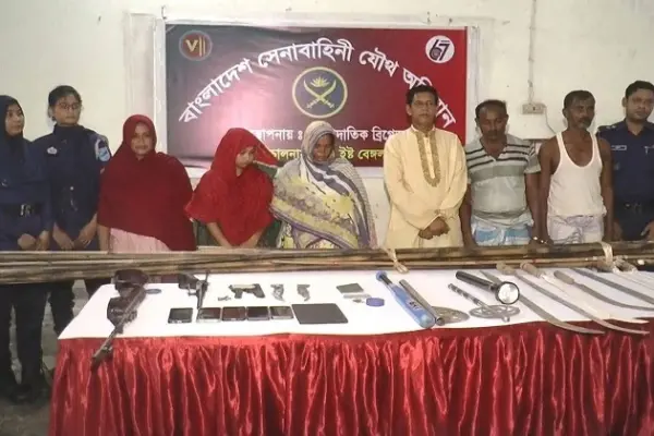 বৈষম্যবিরোধী নেতার বাবা অস্ত্রসহ আটক আটকদের মধ্যে রয়েছেন বৈষম্যবিরোধী আন্দোলনের এক নেতার বাবা।