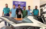 আওয়ামী লীগের অঙ্গসংগঠনের এক কর্মীর বাসায় হানা দেয় ছাত্রদল ও যুবদলের ১০–১৫ জনের একটি দল।