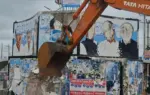 ভেঙে ফেলা হচ্ছে জামালপুরে বিজয় চত্বরের মূল স্তম্ভ।