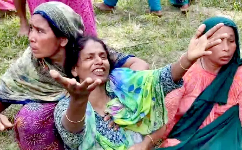 ঘরে ঢুকে চাচা ও ভাতিজাকে ছুরিকাঘাত করেছে দুর্বৃত্তরা।
