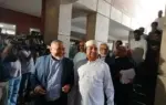 হঠাৎ আগুন আতঙ্ক ছড়িয়ে পড়ায় বৈঠক থেকে বের হয়ে গেছেন রাজনীতিবিদরা।