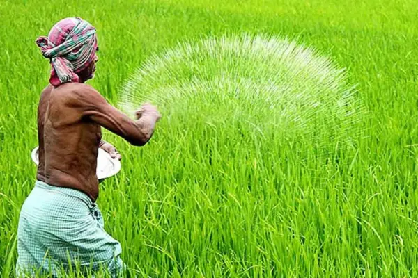 ন্যায্য মজুরি পান না ৪০ শতাংশ কৃষক বাংলাদেশের ৪০ শতাংশ কৃষক এখনও জাতীয় কৃষি মজুরি হার (দৈনিক ৬০০ টাকা) থেকে কম মজুরি পান।