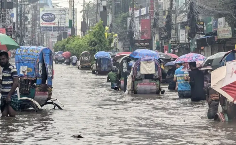 ফেনীর মুহুরী, কহুয়া ও সিলোনিয়া নদীর বন্যা নিয়ন্ত্রণ বাঁধের ১৪টি স্থান ভাঙন দেখা দিয়েছে।