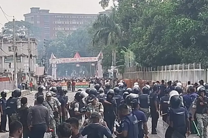 গোপালগঞ্জে সংঘর্ষে অন্তত ৪ জন নিহত হয়েছেন।