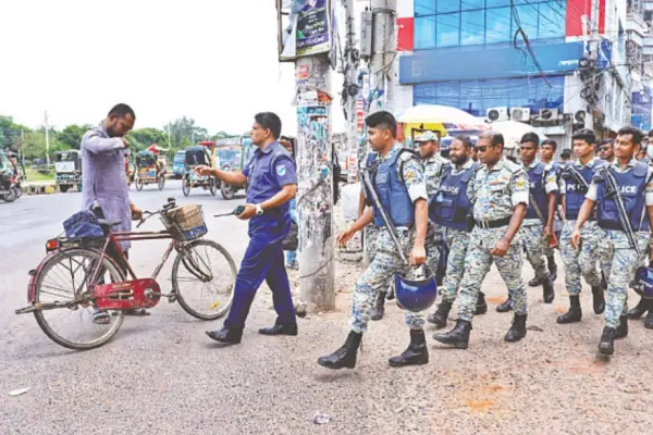 জেলাজুড়ে দেখা দিয়েছে গ্রেপ্তার আতঙ্ক।