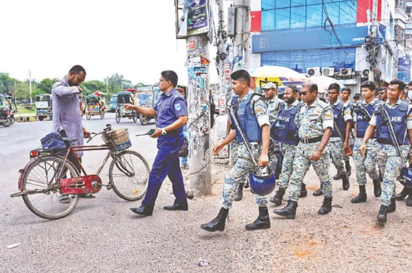 জেলাজুড়ে দেখা দিয়েছে গ্রেপ্তার আতঙ্ক।