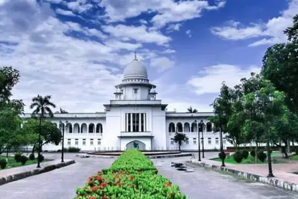 নির্দলীয় তত্ত্বাবধায়ক সরকারব্যবস্থা বিলুপ্ত করে সংবিধানের পঞ্চদশ সংশোধনী আইনের ২০ ও ২১ ধারা অবৈধ ও বাতিল ঘোষণা করে হাইকোর্টের দেওয়া রায়ের পূর্ণাঙ্গ অনুলিপি প্রকাশিত হয়েছে।