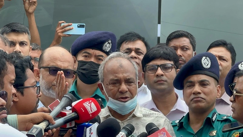 স্বরাষ্ট্র উপদেষ্টা দাবি করেছেন, মালয়েশিয়া থেকে যাদেরকে দেশে ফেরত পাঠানো হয়েছে তারা কোনো জঙ্গি নয়।