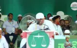 মঞ্চে পড়ে গিয়ে ৪৫ সেকেন্ড পর উঠে দাঁড়ান তিনি।