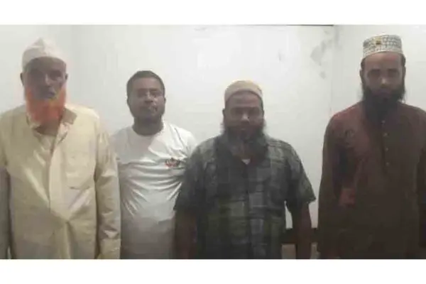 চাঁদা না দেওয়ায় দোকানে তালা, জামায়াত নেতা গ্রেপ্তার জামায়াত নেতাসহ চারজনকে গ্রেপ্তার করেছে পুলিশ।