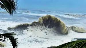 বাংলাদেশের ১৫ জেলায় জলোচ্ছ্বাস হতে পারে বলে জানিয়েছে আবহাওয়া অধিদপ্তর।