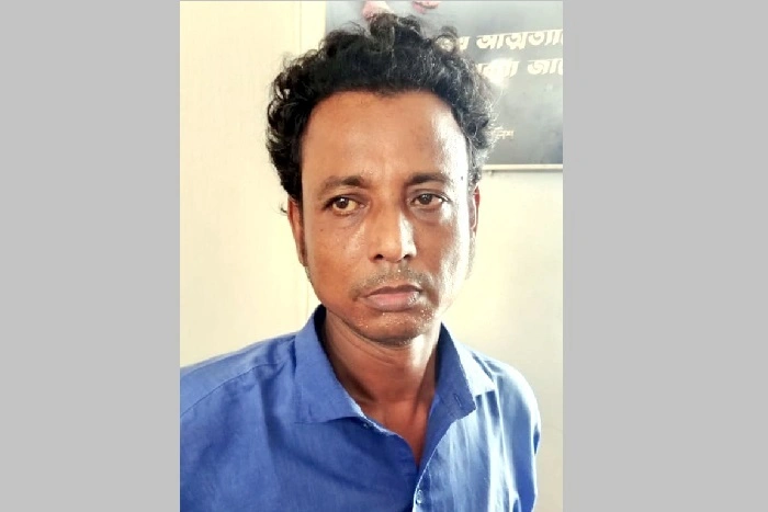 দশ মাসের অন্তঃসত্ত্বা নারীর গায়ে পেট্রল ঢেলে আগুন ধরিয়ে হত্যাচেষ্টার অভিযোগ পাওয়া গেছে।
