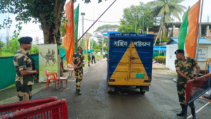 ৬০টি কার্টনে করে ৩০০ কেজি হাড়িভাঙ্গা আম পাঠানো হয়।