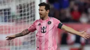 জোড়া গোলে রোনালদোর রেকর্ড ভাঙলেন মেসি।