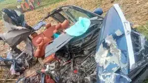 ট্রাক ও মাইক্রোবাসের মুখোমুখি সংঘর্ষে নিহত হয়েছেন ৬ জন।