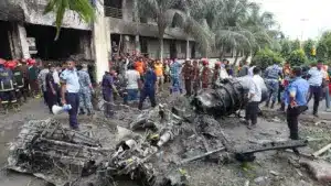 এখনও তিন শিক্ষার্থী ও দুই অভিভাবক এখনও নিখোঁজ রয়েছেন বলে জানা গেছে।