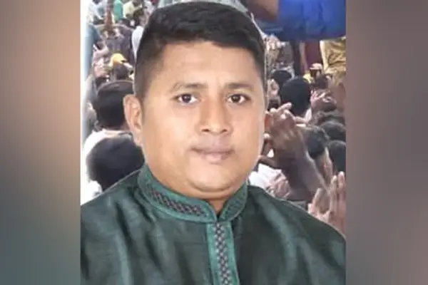 ভিআইপি রুম ভাড়া না পেয়ে বারে ভাঙচুর ও দুই নারীকে মারধরের অভিযোগ উঠেছে যুবদল নেতা মনির হোসেনের বিরুদ্ধে।