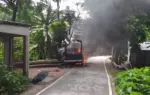 পুলিশের গাড়িতে হামলা ও আগুন ধরিয়ে দেওয়ার ঘটনা ঘটেছে।