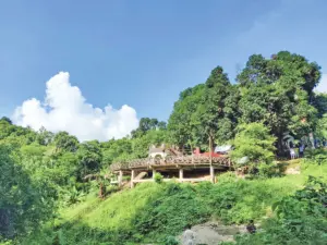 বান্দরবানের লামা উপজেলার ৭৫টি রিসোর্ট বন্ধ ঘোষণা করেছে উপজেলা প্রশাসন।
