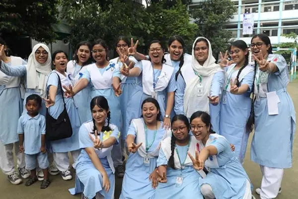 চলতি বছরের এসএসসি ও সমমান পরীক্ষার ফল প্রকাশ হয়েছে।