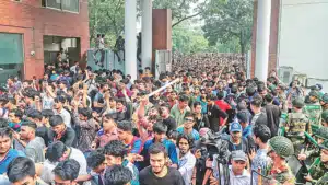 গাড়ি ভাঙচুর ও হত্যাচেষ্টার অভিযোগে ১২০০ জনের বিরুদ্ধে মামলা করা হয়েছে।