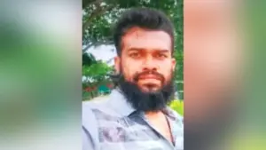 ব্যবসায়ীকে প্রকাশ্যে পিটিয়ে ও ইট দিয়ে মাথা থেঁতলে হত্যা করেছে দুর্বৃত্তরা।